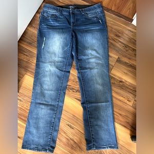 Democracy Jeans 16W Ab solution jeans with pretty button and tag.